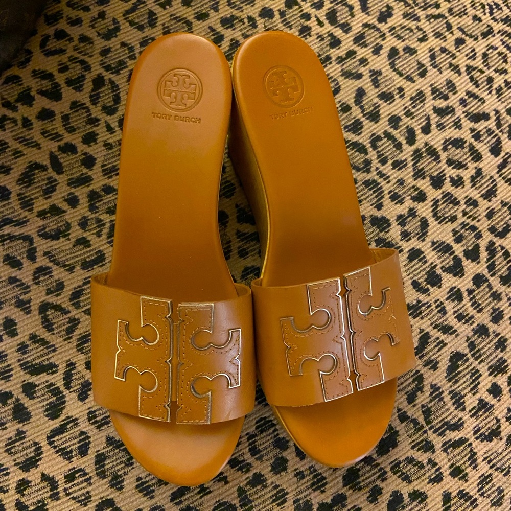 Size 8.5 Tory Burch platform slides like new!